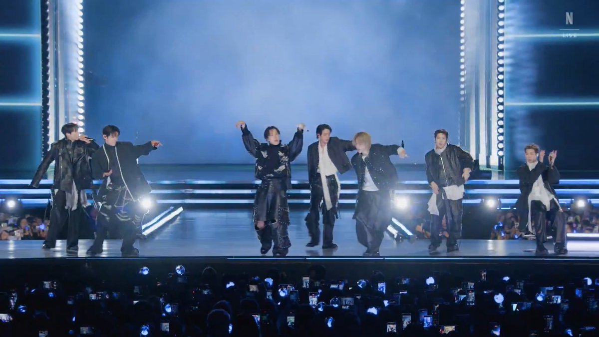 Auto nyanyi waktu BTS bawain "MIC Drop"! 🎤 #BTSLiveonNetflix #BTS_ARIRANG #BTSdiNetflix