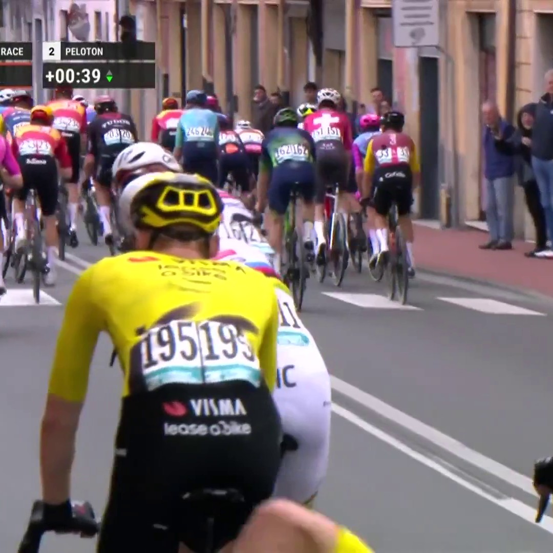 How costly might this moment be as Tadej Pogačar falls just a few kilometres from the Cipressa — the group also includes Biniam Girmay and Wout van Aert! 😮