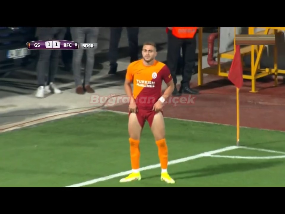 Barış Alper Yılmaz vs. Randers FC (Barış Alper Yılmaz'ın, Galatasaray'daki İlk Maçı) (25.08.2021) Galatasaray forma ile ilk maçına çıkan Barış Alper Yılmaz, ikinci yarı oyuna girerek kattığı enerji ve dinamizm ile Galatasaray'ı Avrupa Ligi'ne taşımada en büyük pay sahibi oluyor.
