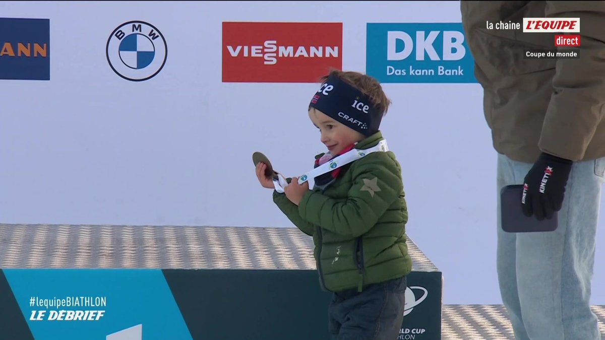Tarjei Boe et son fils sur le podium à Oslo 🥰 #lequipeBIATHLON