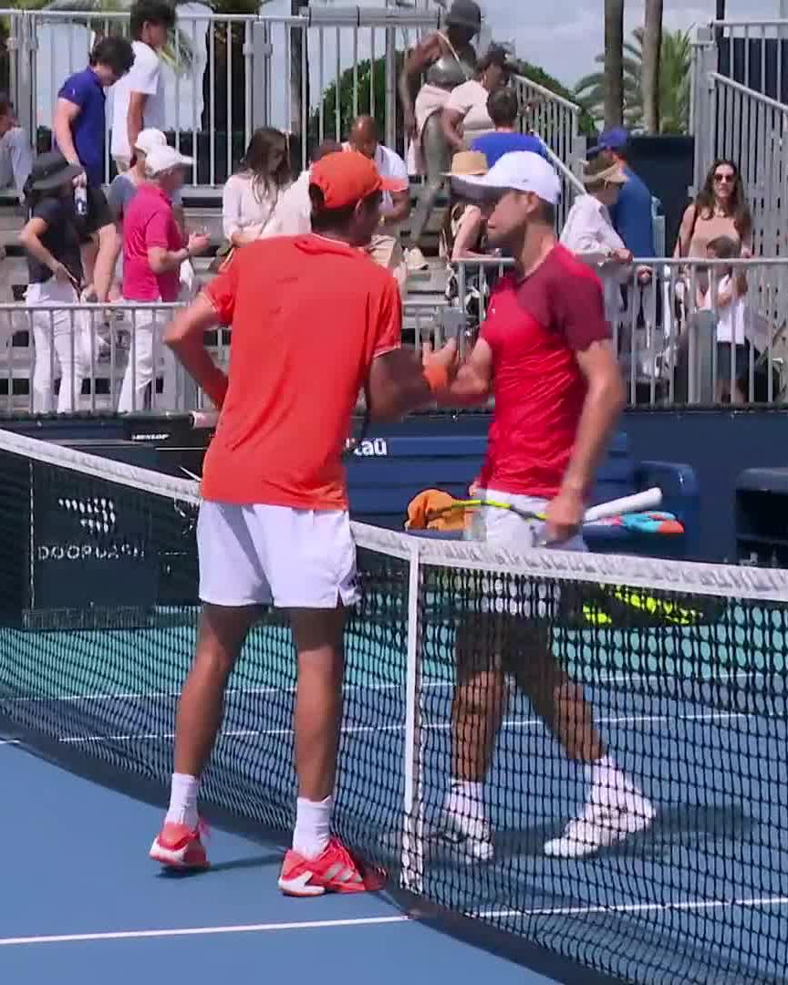 ¿Qué podéis hacer vosotros en 55 minutos? Rafa Jódar ha usado ese tiempo para meterle un severo correctivo a Vukic y meterse en tercera ronda de Miami. ¡Qué absoluta barbaridad está logrando Rafa! 😱😱