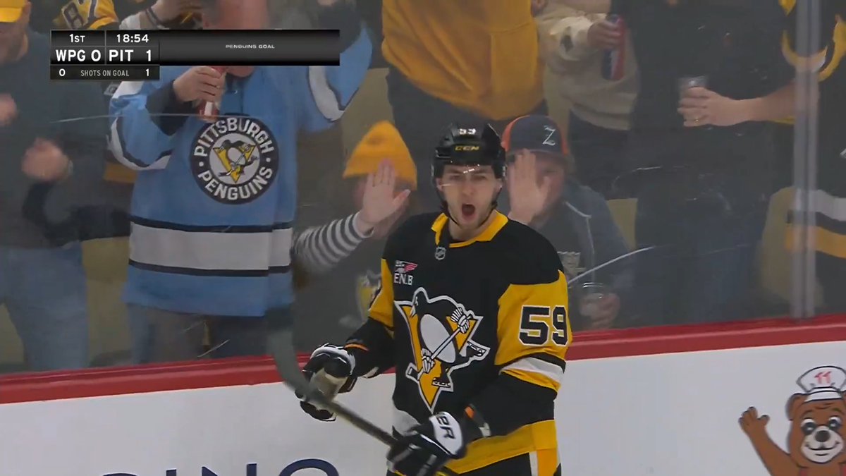 "GENO TO CHINO!" 🐧 The Pittsburgh Penguins came out FLYING today.