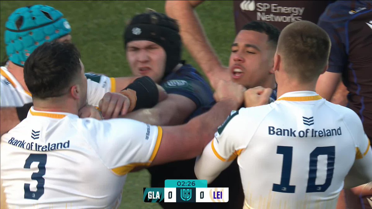"This is what we expect to see between Glasgow Warriors and Leinster!" 🎙️ A fiery start to proceedings in this heavyweight URC showdown 😡
