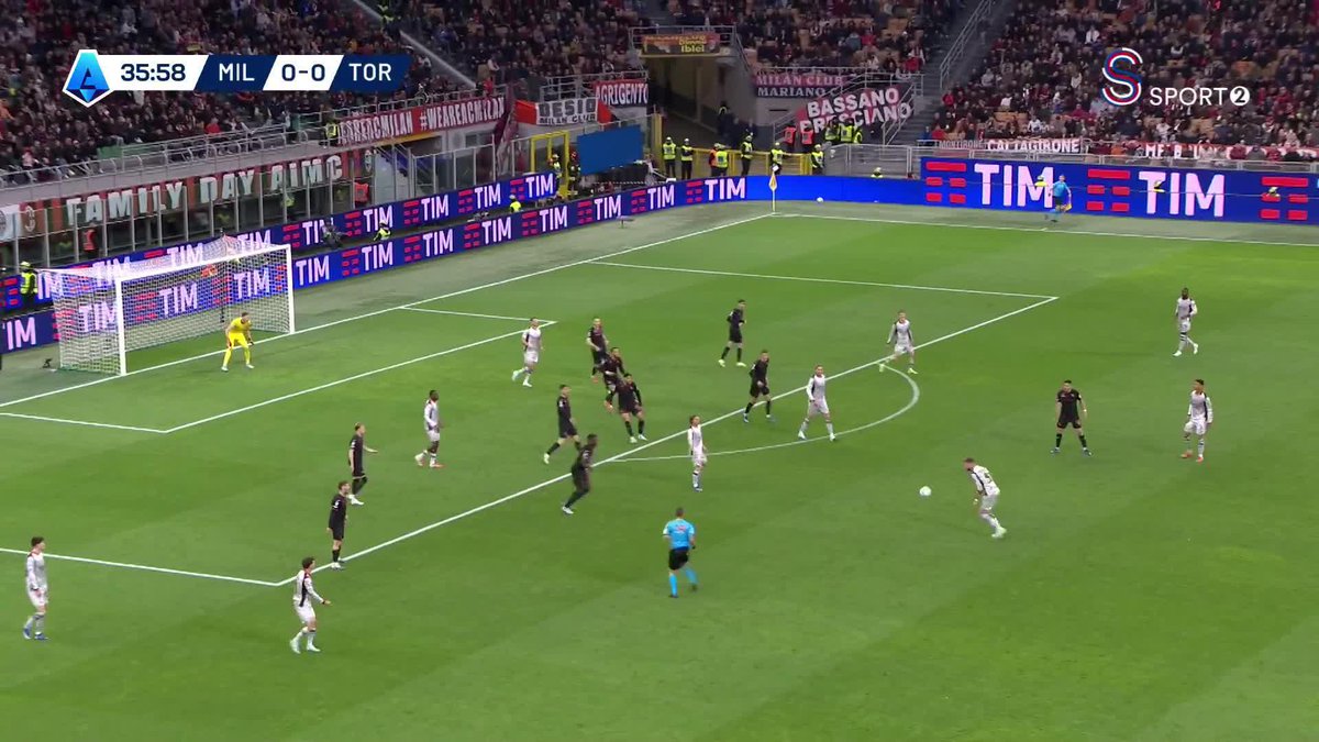 Milan'da Pavlovic acayip bir gol attı. 💥💥💥 📲 Sporun Ev Sahibi S Sport Plus! 𝗔𝗥𝗘𝗡𝗔𝗬𝗟 koduyla yıllık üyelikte özel indirimden faydalan! 🎉 👉 #işbirliği S Sport Plus