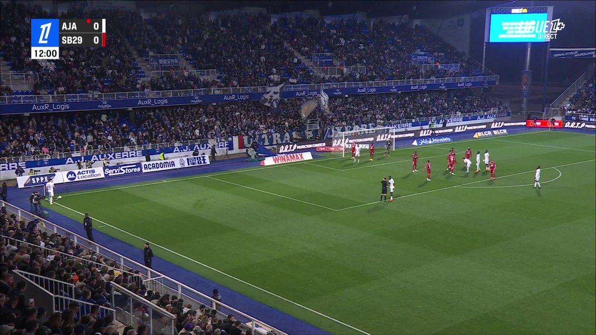 Le match part fort au niveau des décisions à prendre pour l'arbitre 👀 On n'aimerait pas être à sa place sur cette situation 😬