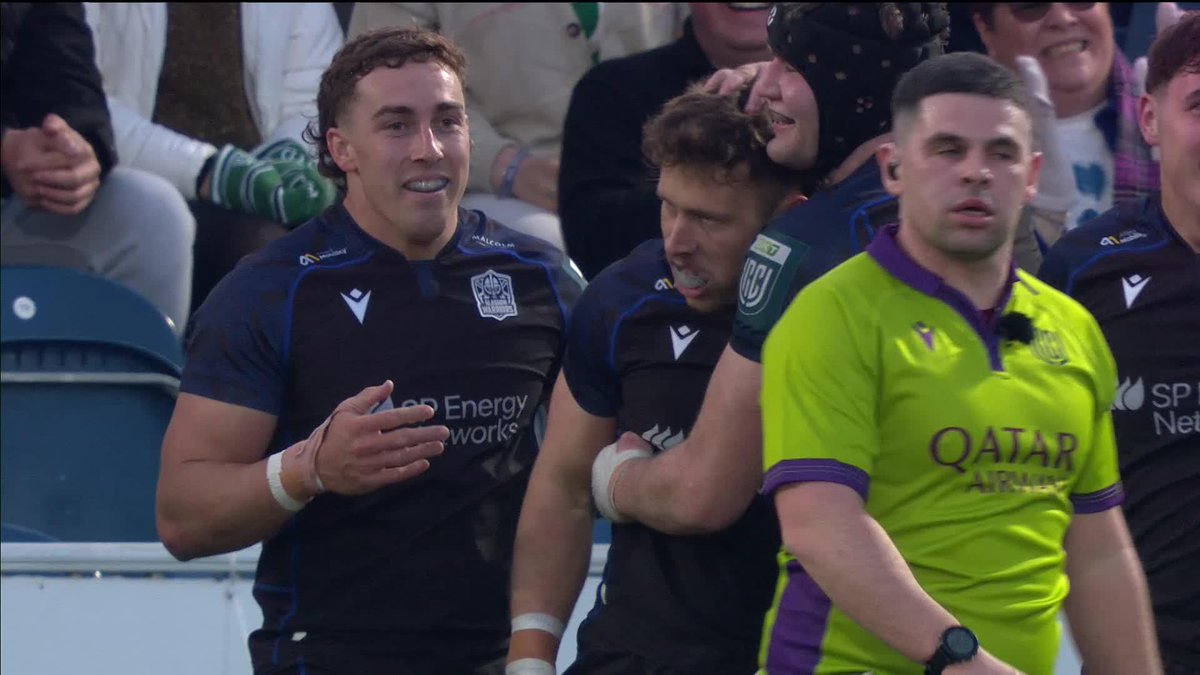 "As good as you will see" from Kyle Rowe to widen Glasgow Warriors' lead! 🔥 This is a statement first-half performance from Franco Smith's side against the reigning champions ⚔️