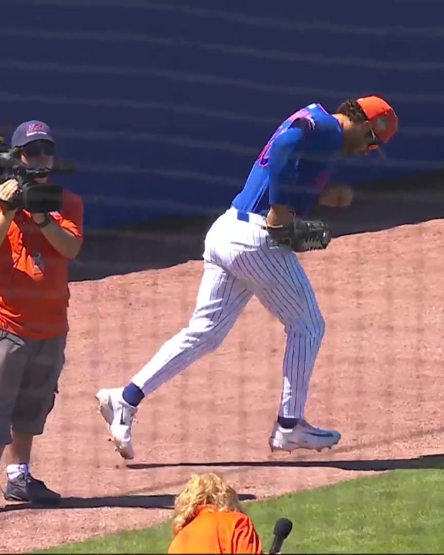 Mike Tauchman attempted to run out to right field to assume his position but came up limping He has exited the game