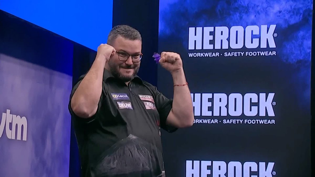 REYES DEMOLISHES WADE! What a performance from The Spartan 🔥 Cristo Reyes takes out 401 in nine darts to seal an impressive 6-2 victory over James Wade and set up a last 16 meeting with Ryan Searle! 📺