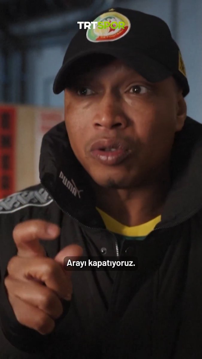 🗣️🎙️ El Hadji Diouf: "Diğer futbol ülkelerinden korkmamıza gerek yok. Eskiden Afrika takımlarının gruptan çıkamayacağı söylenirdi. Bugün Fas yarı final oynuyor, bizim ve Kamerun'un jenerasyonu çeyrek finallere çıkıyordu. Yarı finali, hatta finali konuşuyoruz; arayı kapatıyoruz."