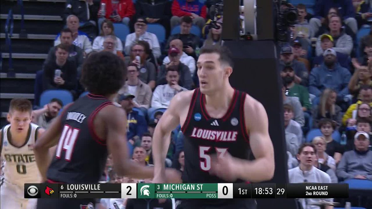 The Cards open up scoring in the second game of the day 🔥 #MarchMadness Louisville Men's Basketball