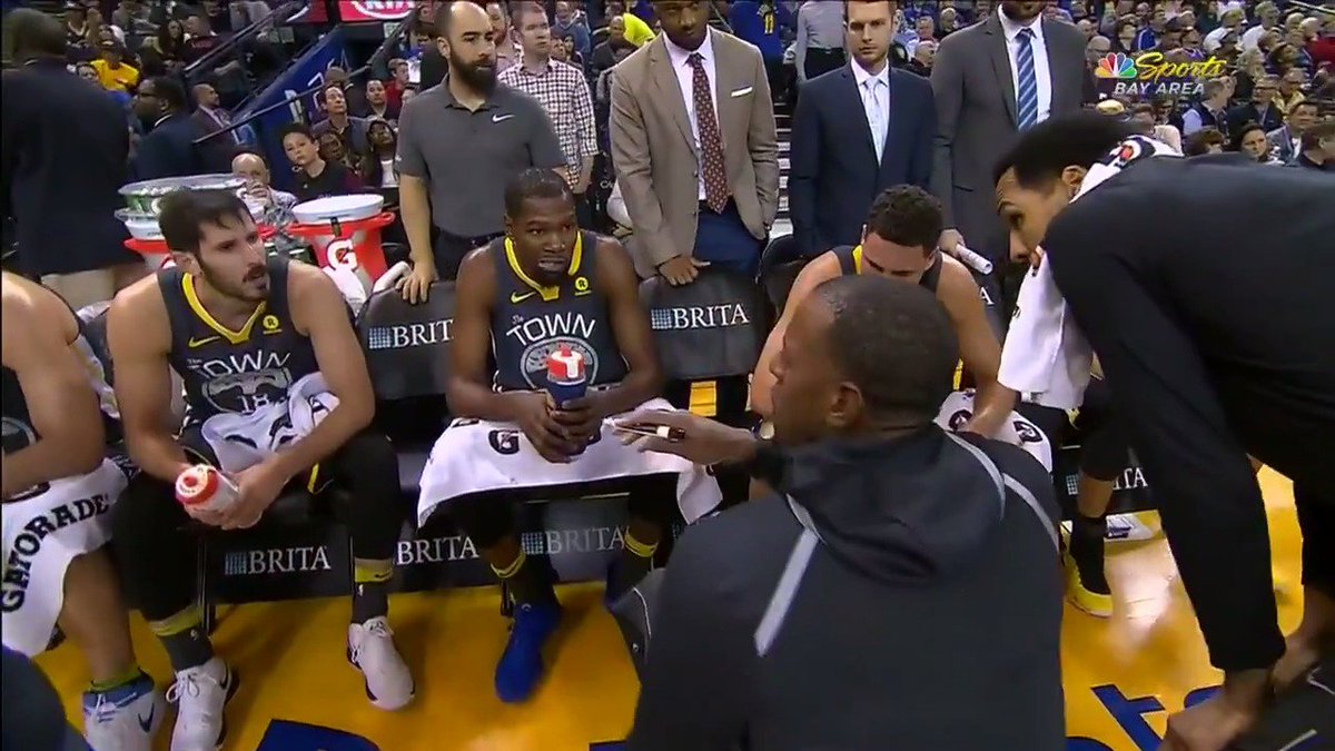 Steve Kerr letting the Warriors coach themselves 😭