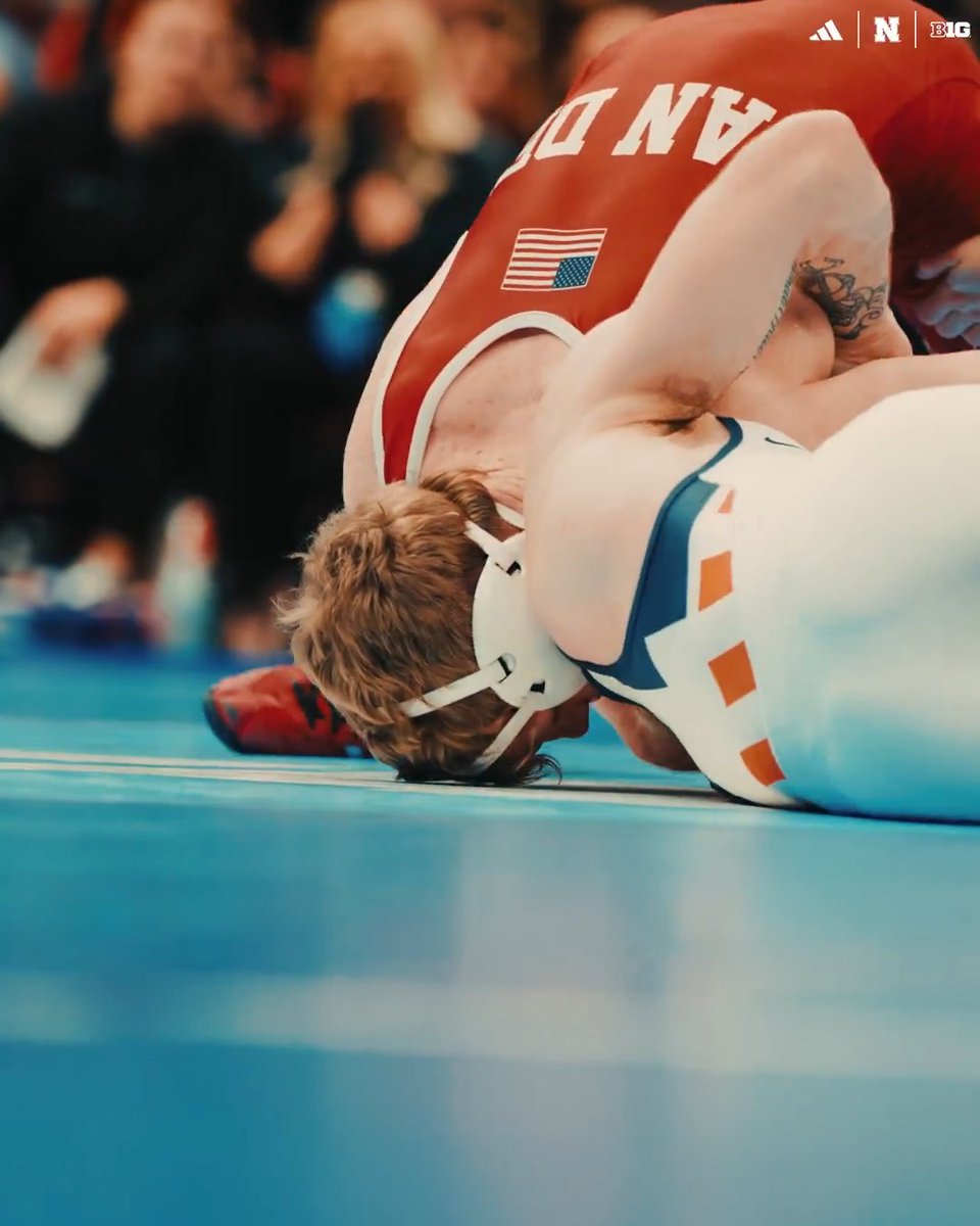 Van Dee finishes his season with a win over the defending national champ.