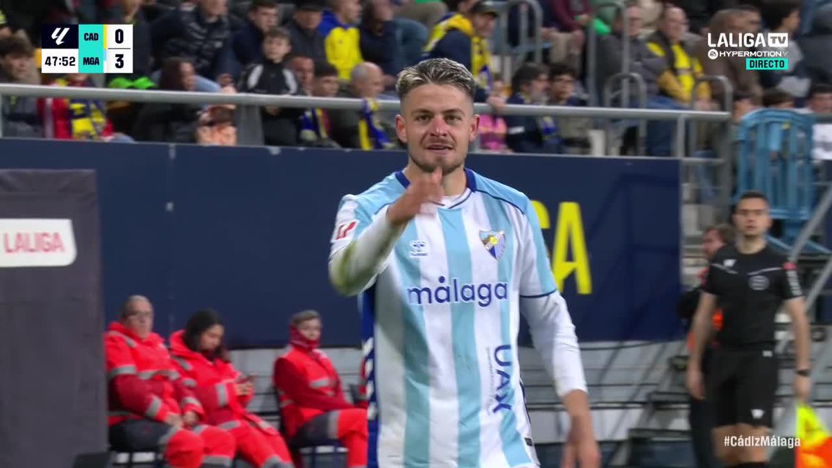¡UNO, DOS Y TRES! 🎯 Dani Lorenzo corona otra noche redonda para el Málaga 🌟 3 goles del equipo andaluz... y 3 puntos para seguir soñando con más fuerza 🩵🤍 #LALIGAHYPERMOTION