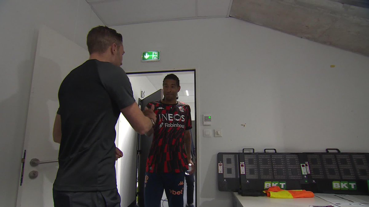 Immersion dans le vestiaire de monsieur Delajod, avec les capitaines du soir : Vitinha & Dante 🇵🇹🇧🇷 #OGCNPSG
