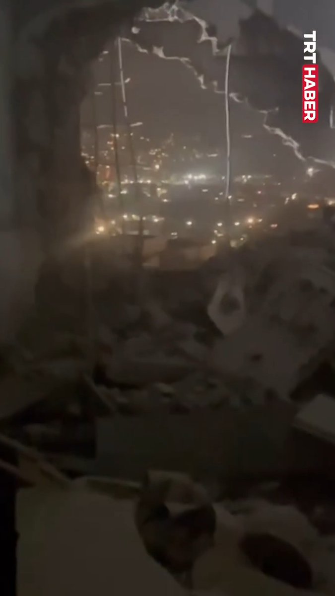 Lübnan’dan ateşlenen roket, İsrail’de bir eve isabet etti.