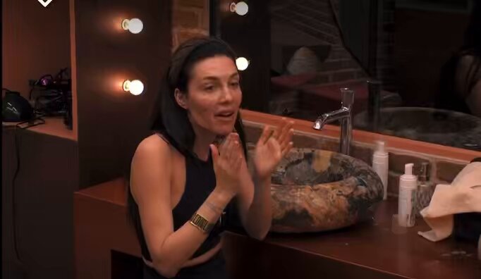 antonella entro stasera li farà uno strascico per i capelli #gfvip