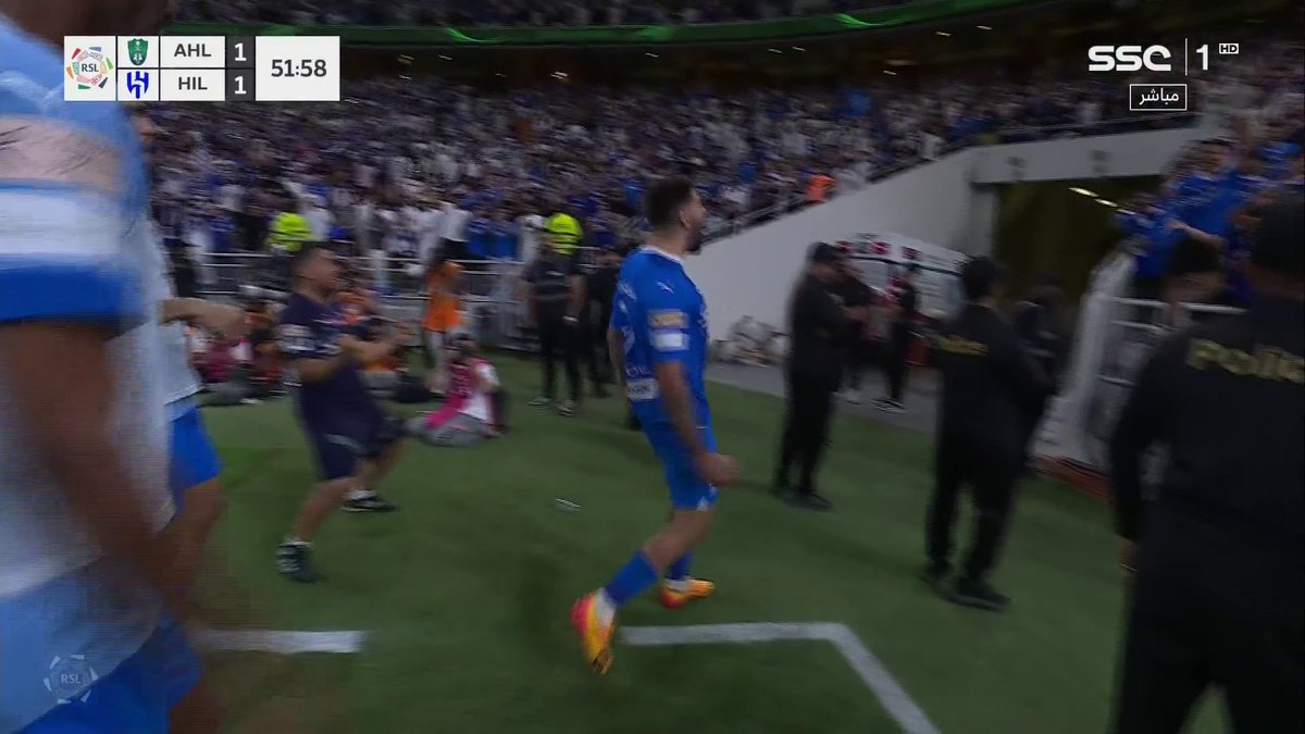 شكل يقصد هذا الدوري الي حرمنا منه يا اهلاوي والله منت ند للهلال لا انت ولا غيرك