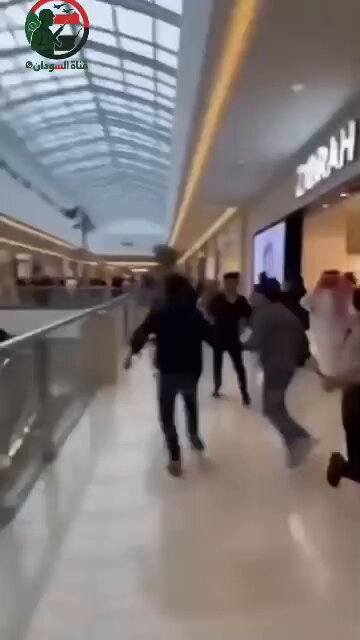 ارقد على طول عشان ما تموت !! يا إماراتي يا جبان ذوقوا عمايلكم العملتوها في السودان واليمن وكثير من الدول👌 !! متعة المنظر 🤣🤣 !! #بن_زايد_يسلح_الجنجويد #mbzarmsrsf #الأمارات_تقتل_السودانيين #uae_kills_sudanes
