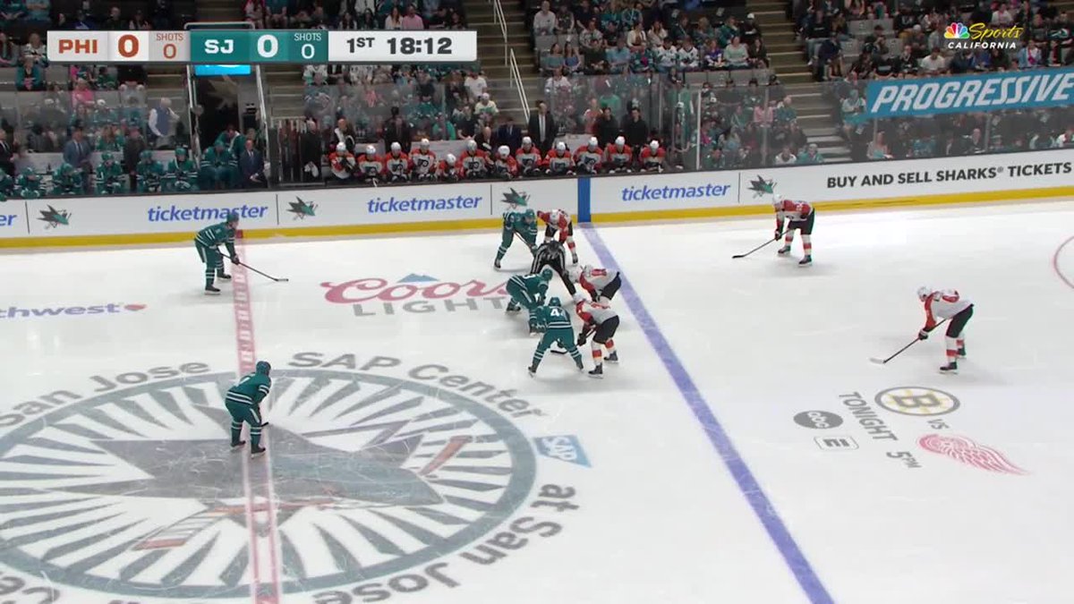 Ryan Reaves headed right to the bench to get his finger popped back in after throwing hands with Garret Wilson 🤜💥