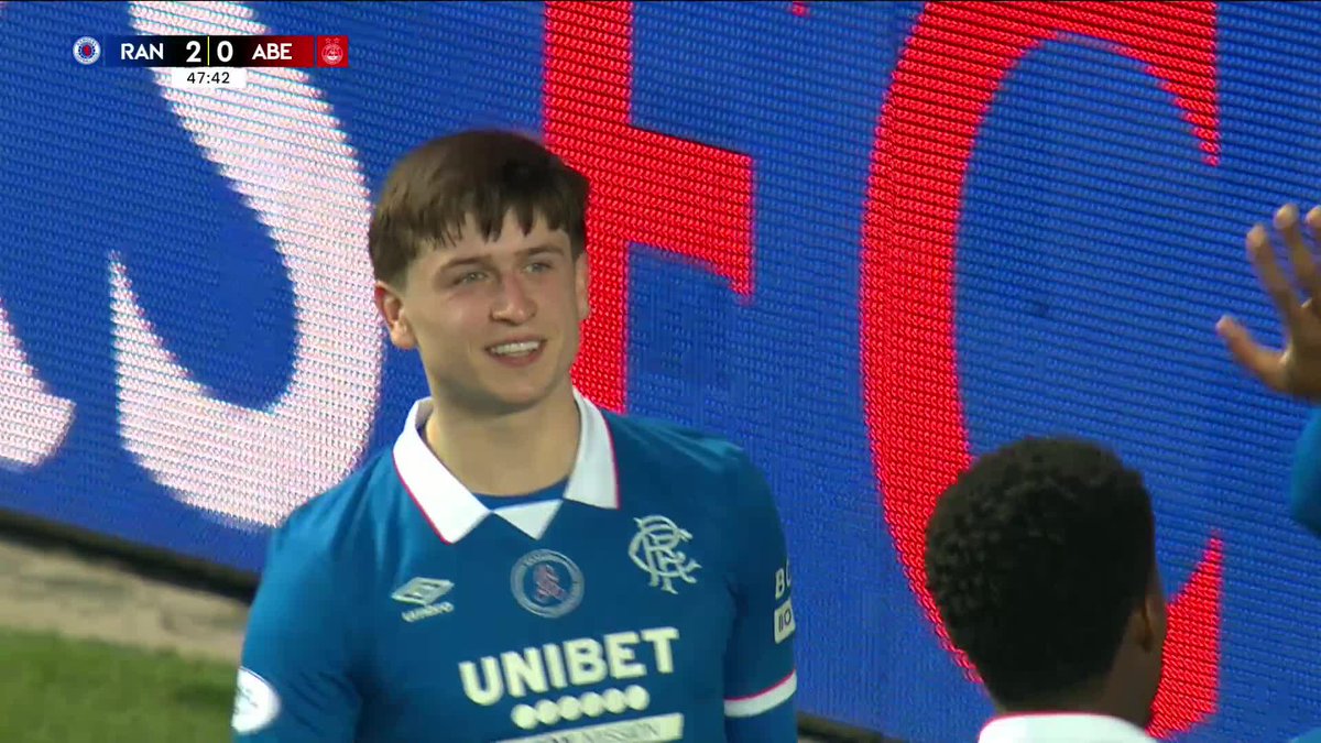 If I didn’t already love Mikey Moore enough, he then not only scores - but he makes that tit Michael Stewart look like the tit he is.