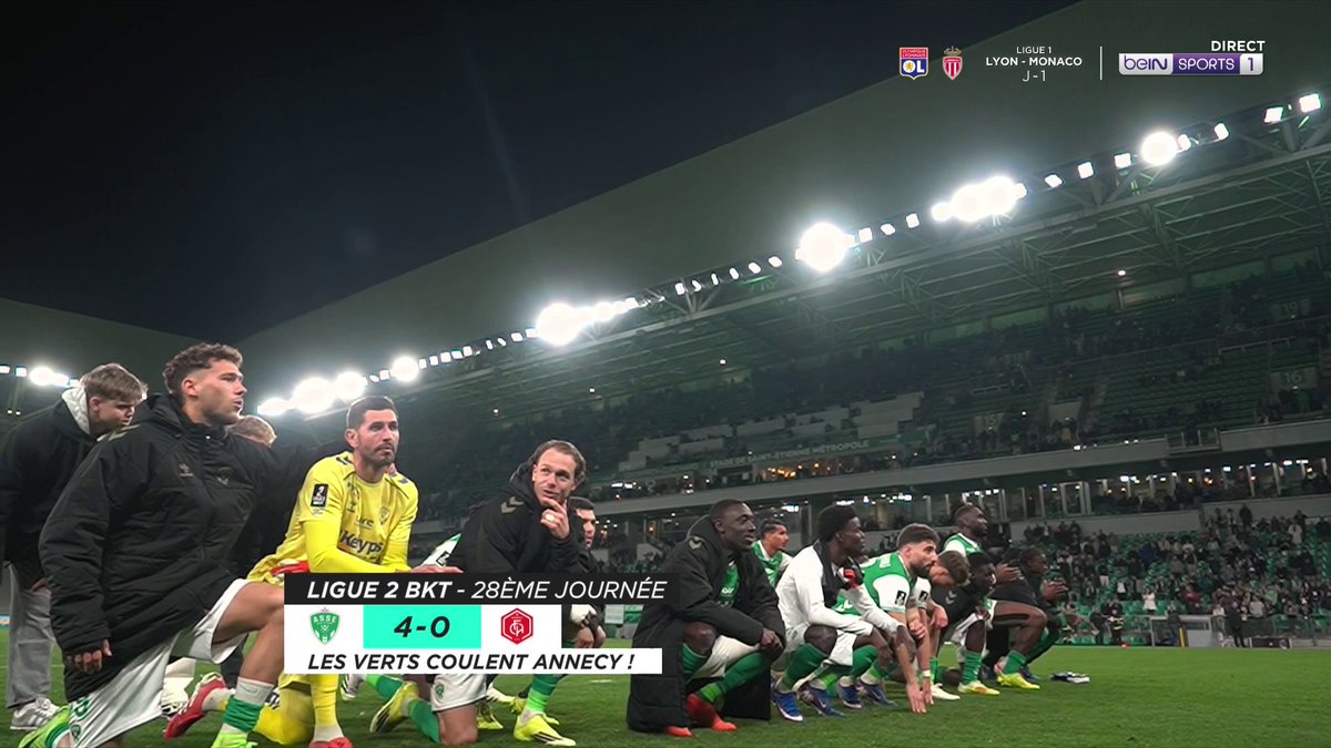 🙌 La magnifique communion entre les joueurs et les supporters de l'AS Saint-Etienne ! #ASSEFCA