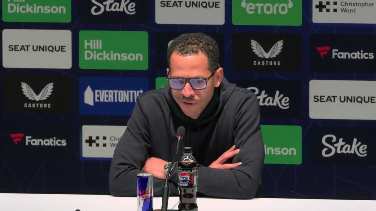 ''My job, it hurts'' Liam Rosenior on his side going over 300 minutes without a goal and going up to the away end to acknowledge Chelsea fans following their 3-0 defeat to Everton 🔵