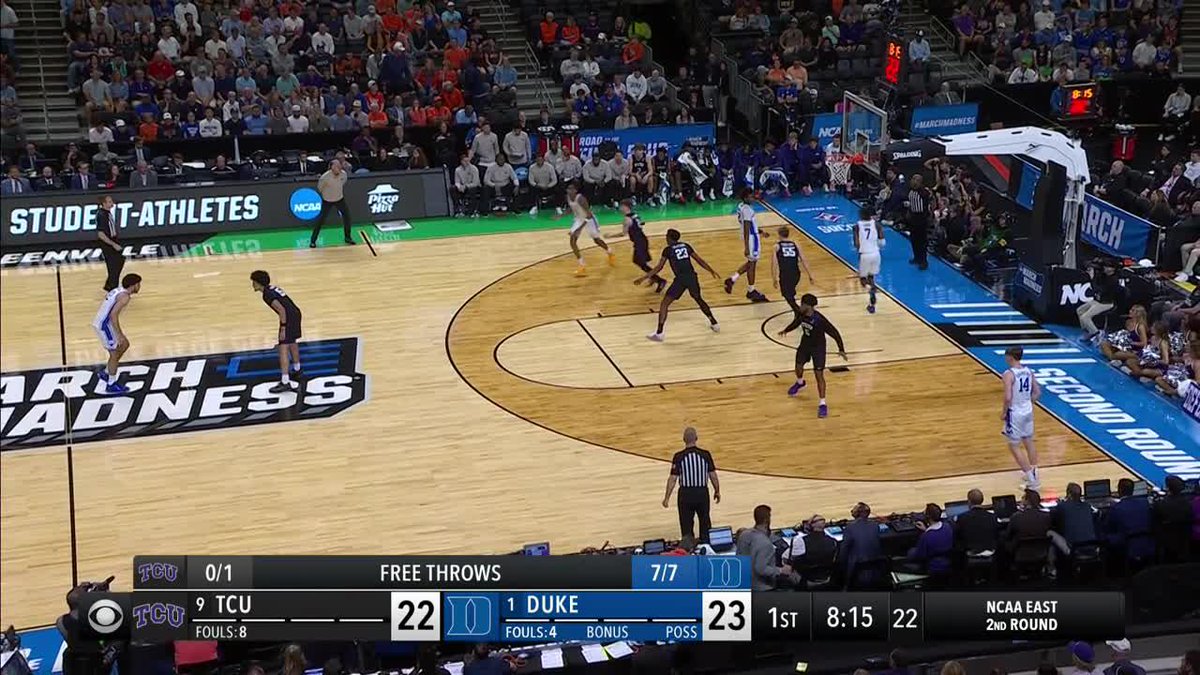 Isaiah Evans double-clutches and sinks the contact 3 😳 4-point play 😤