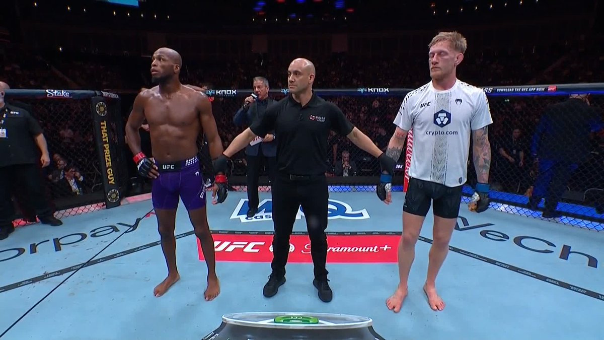 Michael 'Venom' Page defeats Sam Patterson by unanimous decision (30-27, 29-28 x2) He also didn't get a post-fight interview 😬 #UFCLondon