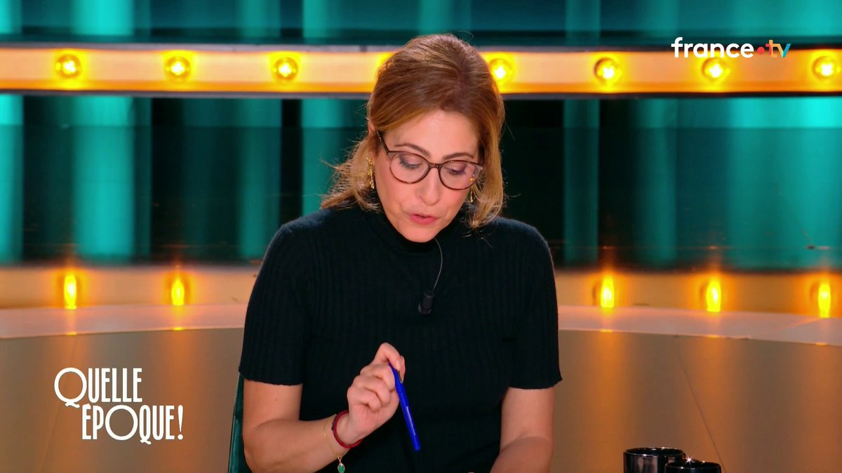 ⚫️ Une semaine très dure pour le monde du spectacle avec la disparition de Bruno Salomone et d'Isabelle Mergault, deux immenses talents du rire à la générosité sans pareille. Le plateau leur rend hommage ce soir.