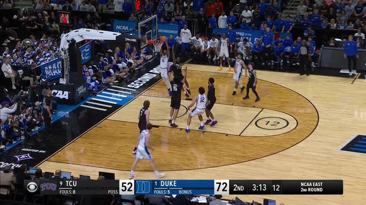 Boozer to Brown as the Blue Devils add to their lead 🔥 Carlos Boozer is loving it 👏