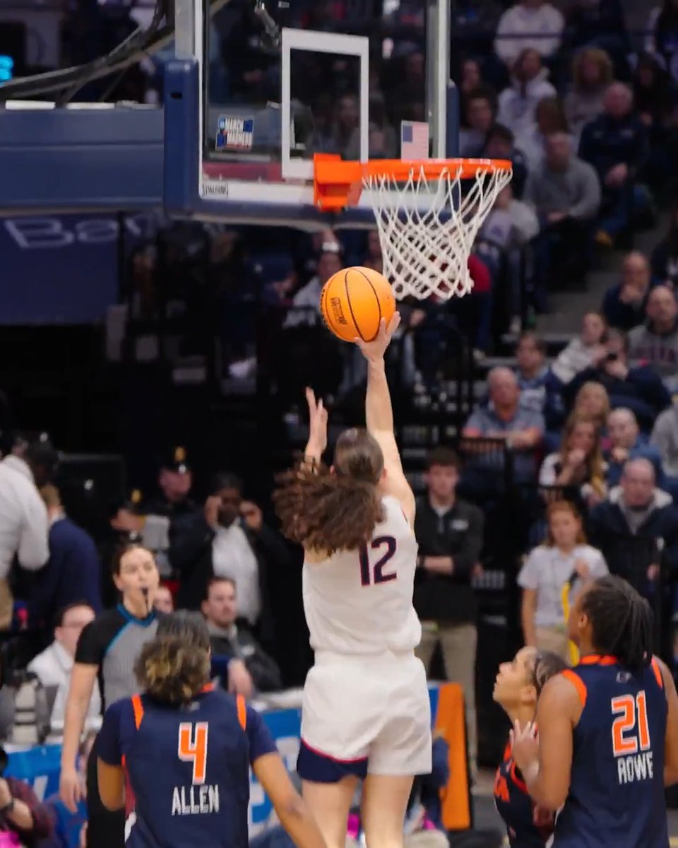 Ashlynn Shade's 1,000th career point! 🤠