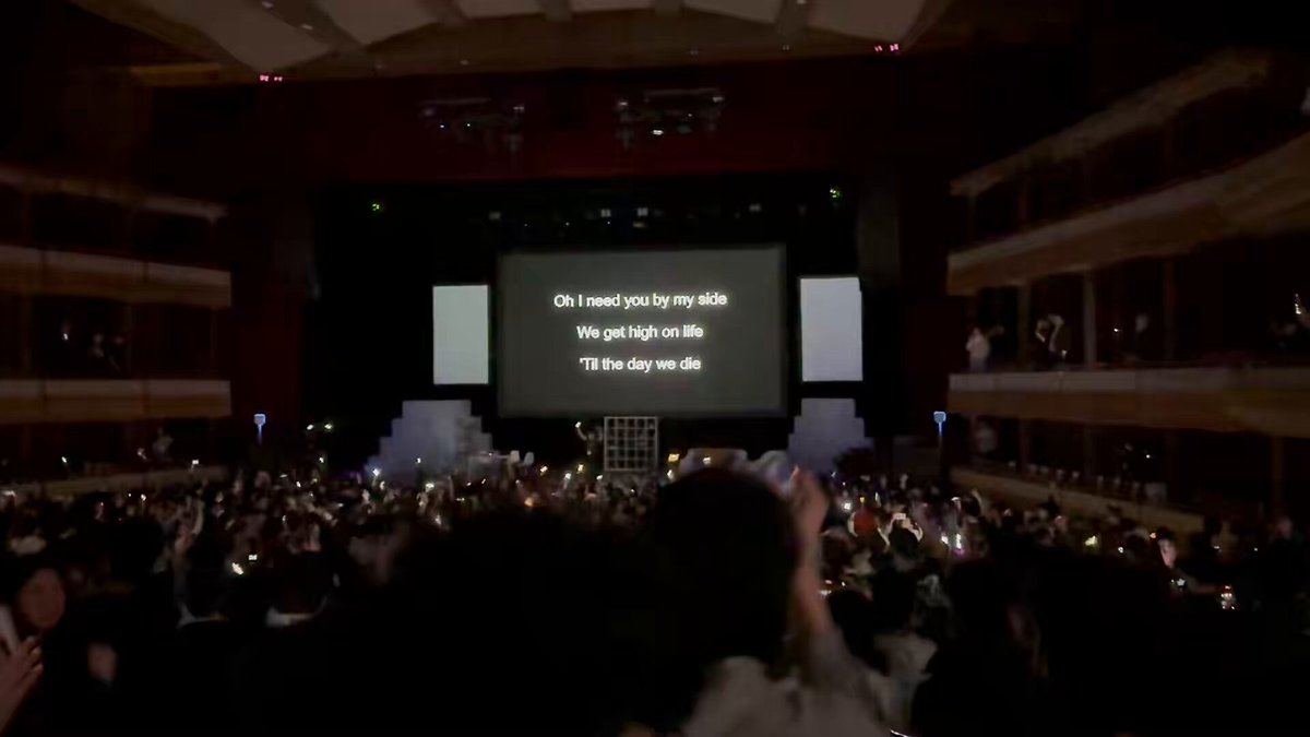 .Freeman Jiang just pulled off the CRAZIEST live demo of all time!! He turned 2500 phones into a mesh speaker that he personally controls at the Socratica Symposium Only in Waterloo, Canada.