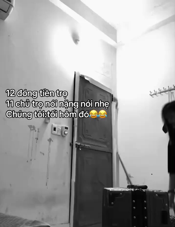 Trước tôi ở trọ thì toàn đóng trước với cọc 1 tháng mới được ở trọ. Tính ra chủ trọ này vẫn còn dễ nhỉ, muốn đuổi khéo nè. Mà đang ở trọ riêng 1 mình, có hữu nào biết 2 Pé này ở đâu để mình rủ về ở chung cho miễn phí trọ luôn !