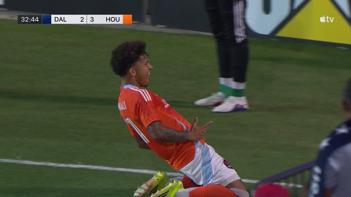 HOUSTON'S THIRD GOAL IN FOUR MINUTES. 😳