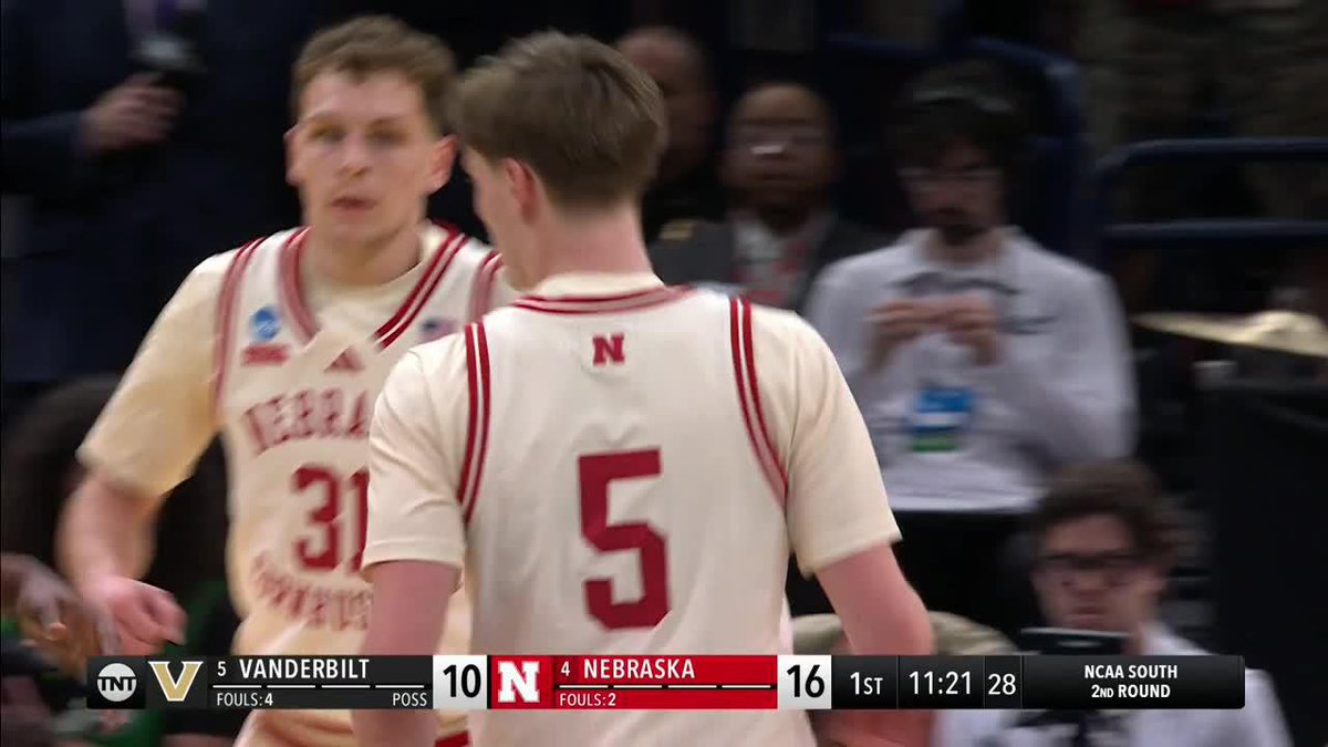 Braden Frager takes it STRONG to the basket 💪