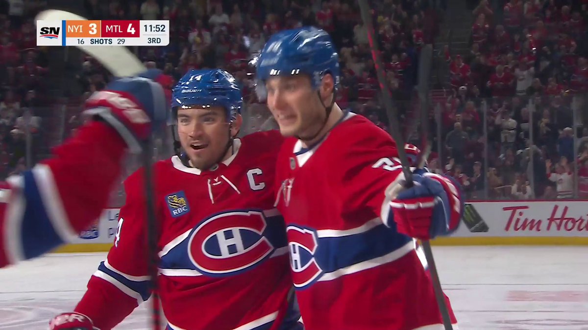 THE CROWD IS BUZZING! 😆 Juraj Slafkovský nets his second of the night to extend the Canadiens Montréal lead! 📺: Sportsnet or TVA Sports ➡️