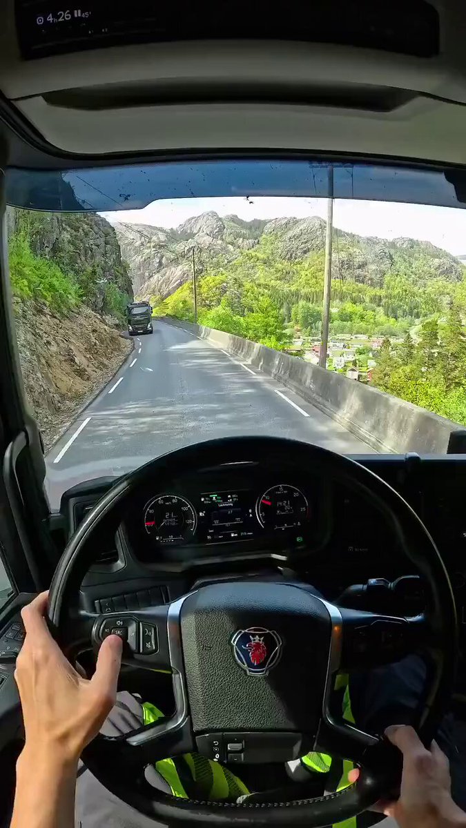 Norveç'te tır şöförlüğü yapan Kuzey'in Tırcısı isimli içerik üreticisi, bir günde yaşadıklarını paylaştı.