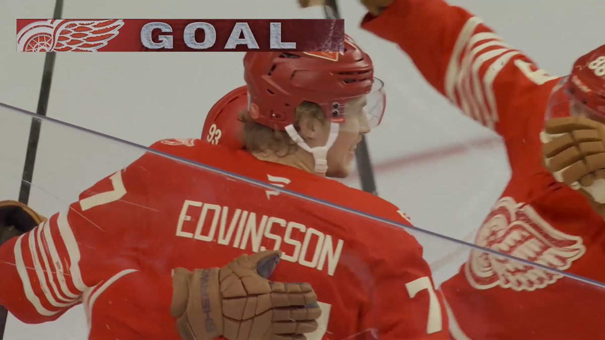THE CAT GIVES THE RED WINGS THE LEAD! 😸 📺: ABC