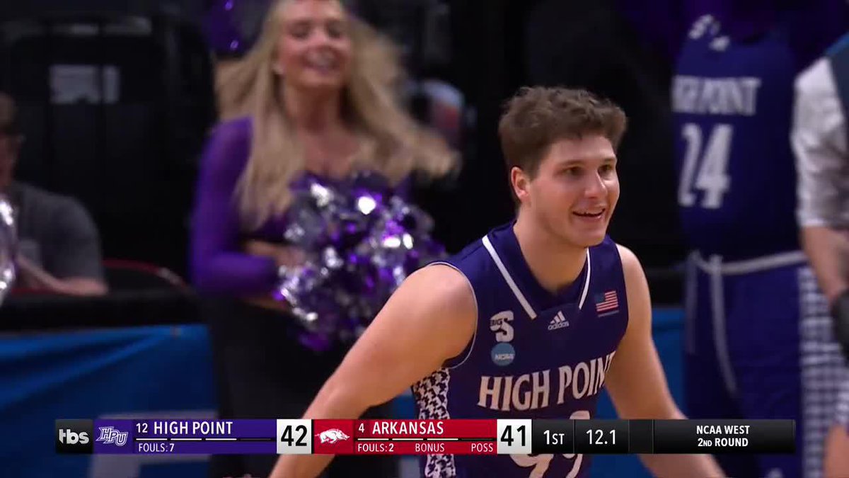 "That looks like Steph Curry... I've never seen a guy get into the shooting motion while the pass is halfway there." Wally Szczerbiak on Chase Johnston
