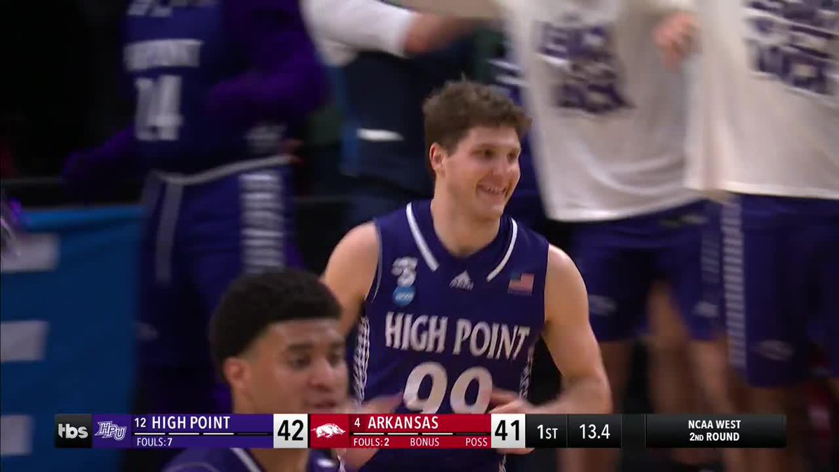 "That looks like Steph Curry" 🔥 Chase Johnston continues to light it up from deep 🎯 Watch March Madness on TNT Sports