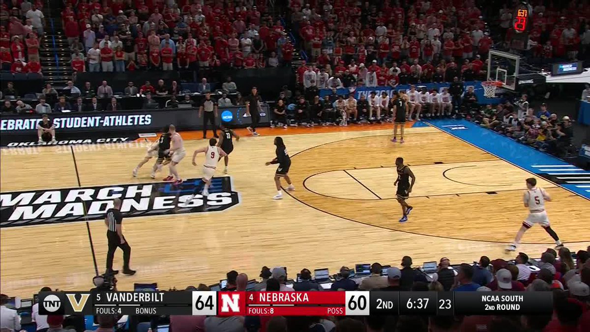 THIS. GAME. 🍿 #MarchMadness Do NOT miss the finish of this one: