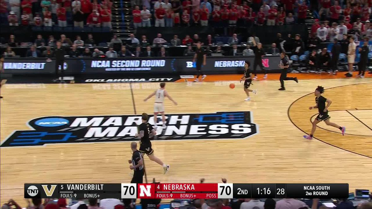 FOR THE TIE!!! #MarchMadness