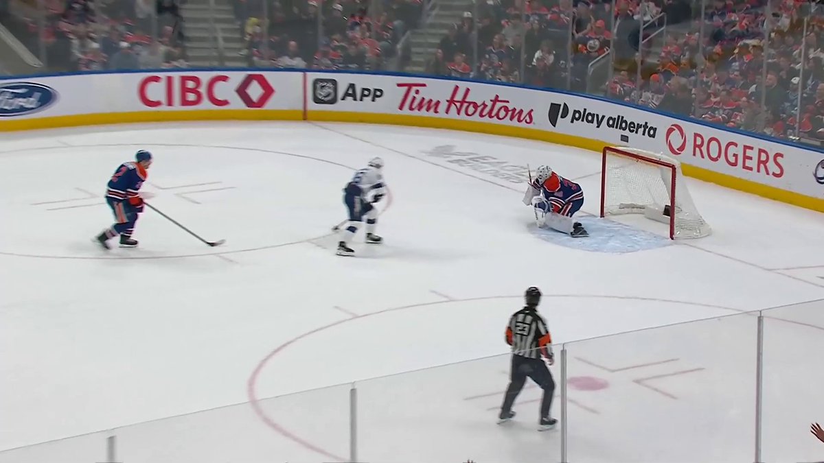 Nikita Kucherov with the short-handed, breakaway goal! 💪 He now has three back-to-back multipoint games! 📺: Sportsnet or stream on Sportsnet+ ➡️