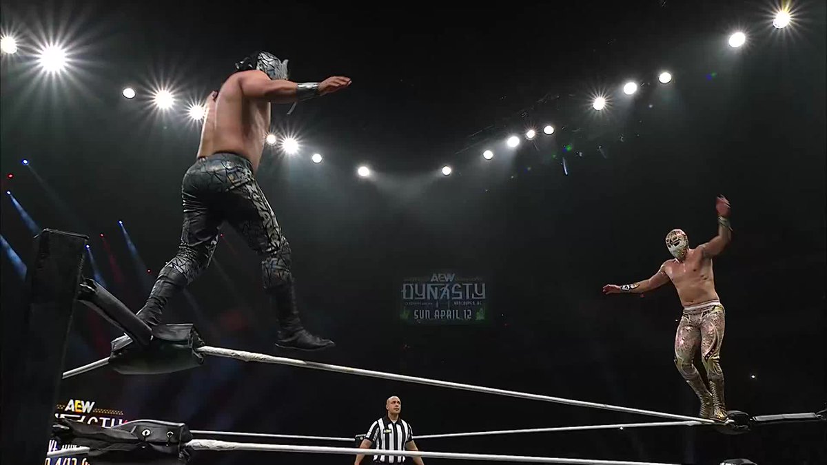 DOUBLE ROPEWALK MOONSAULT TO THE OUTSIDE! Watch Slam Dunk Saturday #AEWCollision on TNT &amp; HBO Max