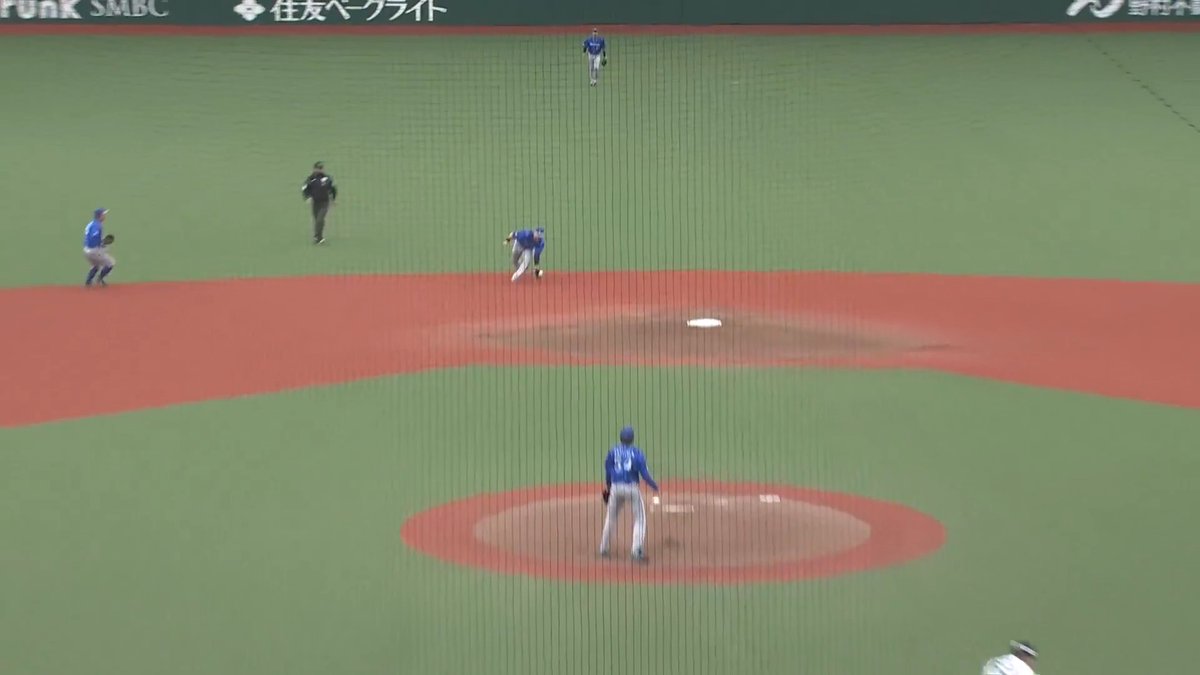 この位置にセカンドがいる⁉👀😮 シフトを敷いた守備でアウトにする横浜DeNA 牧秀悟 選手！👏 👇今だけ開幕戦含む56試合のライブ配信が無料！ご視聴はこちら