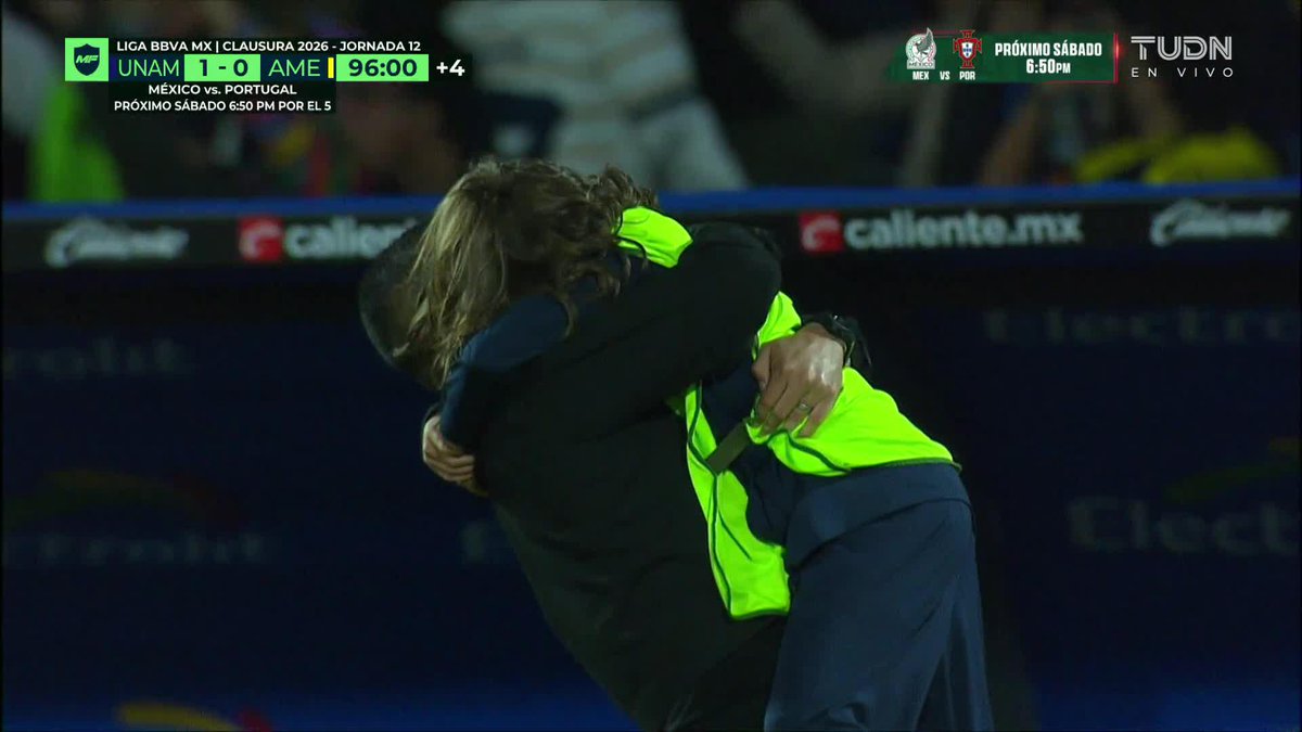 El gol de Robert Morales de penal para que Pumas le gane al América mientras Efraín Juárez celebra el gol abrazando a su hijo. CINE. 🚬