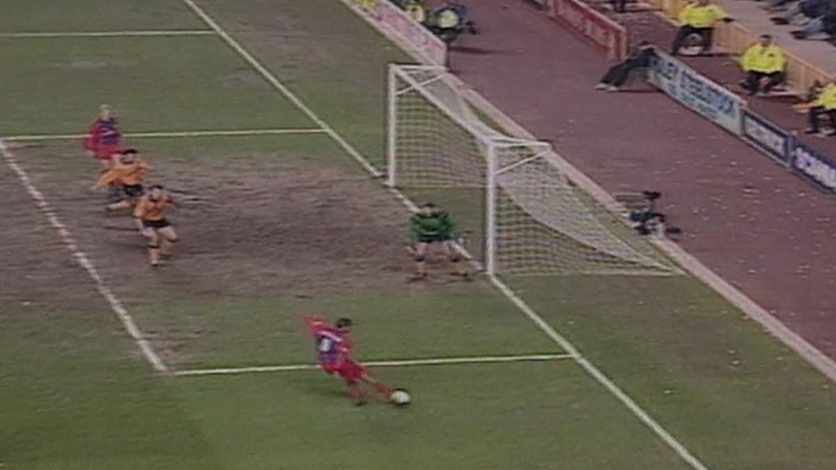 #OnThisDay 1995 Crystal Palace beat Wolves 4-1. The finishing here from Armstrong, Dowie and Pitcher is quite extraordinary ⚽️👏