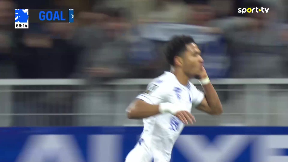 Golaço de Danny Namaso pelo Auxerre!