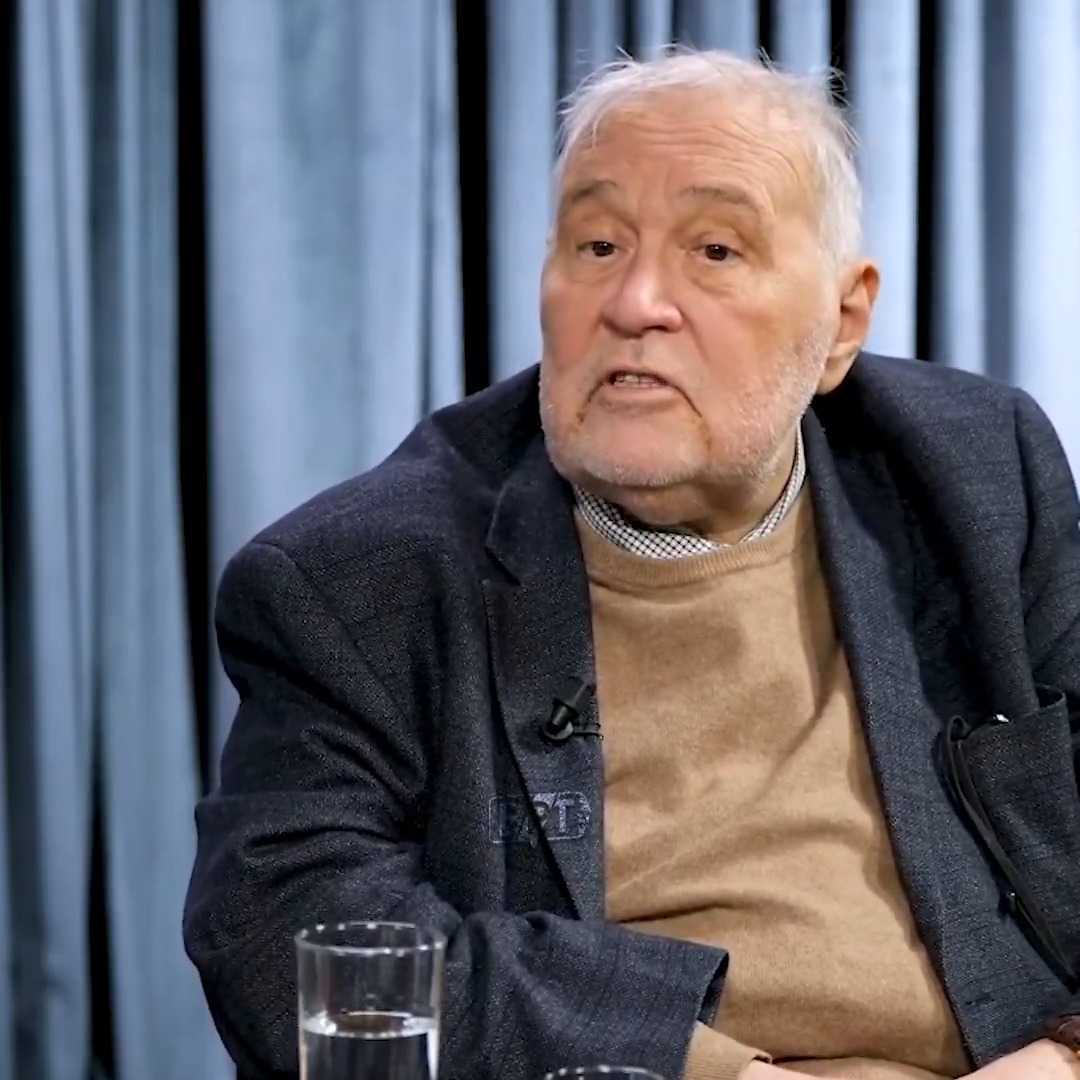 İlber Ortaylı: "İstanbul'da çok zor tiyatroculuk yapmak. İstanbullular yılda 2 kere tiyatroya gidebilir. Şehir imkan vermez. Nasıl gidecek? Saat 11'de 12'de bitecek, vapur yok. Olsa ne yazar? O saatlerde sabaha karşı eve gidecek yatacak."