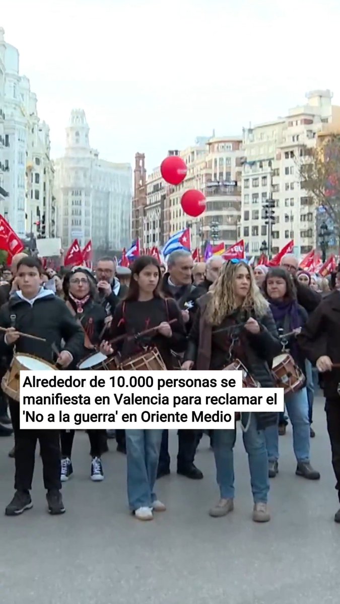 Alrededor de 10.000 personas se manifiesta en Valencia para reclamar el 'No a la guerra' en Oriente Medio